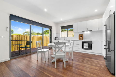 Rosewater Townhouses Dromana - Accommodation Main Beach 9