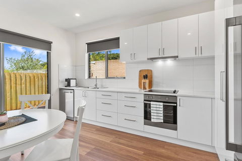 Rosewater Townhouses Dromana - Accommodation Main Beach 8
