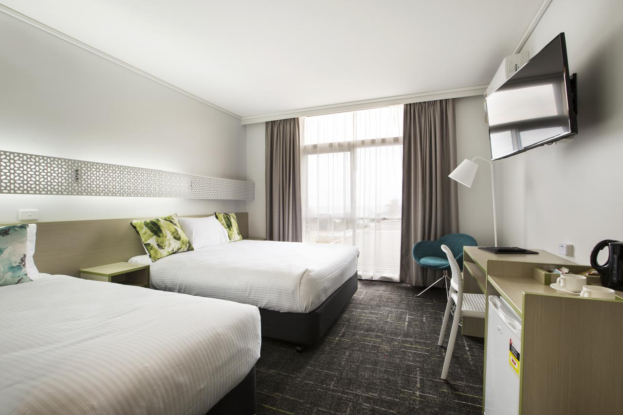  Accommodation Main Beach