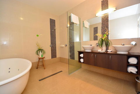 Mornington Hotel - Accommodation Main Beach 37