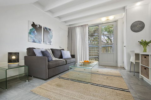Oceanic Sorrento - Accommodation Main Beach 1
