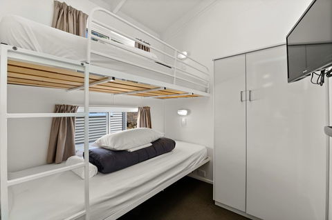 Bright Riverside Holiday Park - Accommodation Main Beach 7