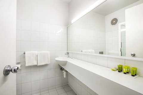 Nightcap At Matthew Flinders Hotel - Accommodation Main Beach 11