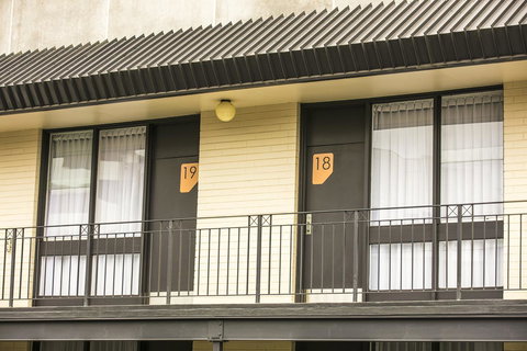 Nightcap At Matthew Flinders Hotel - Accommodation Main Beach 26