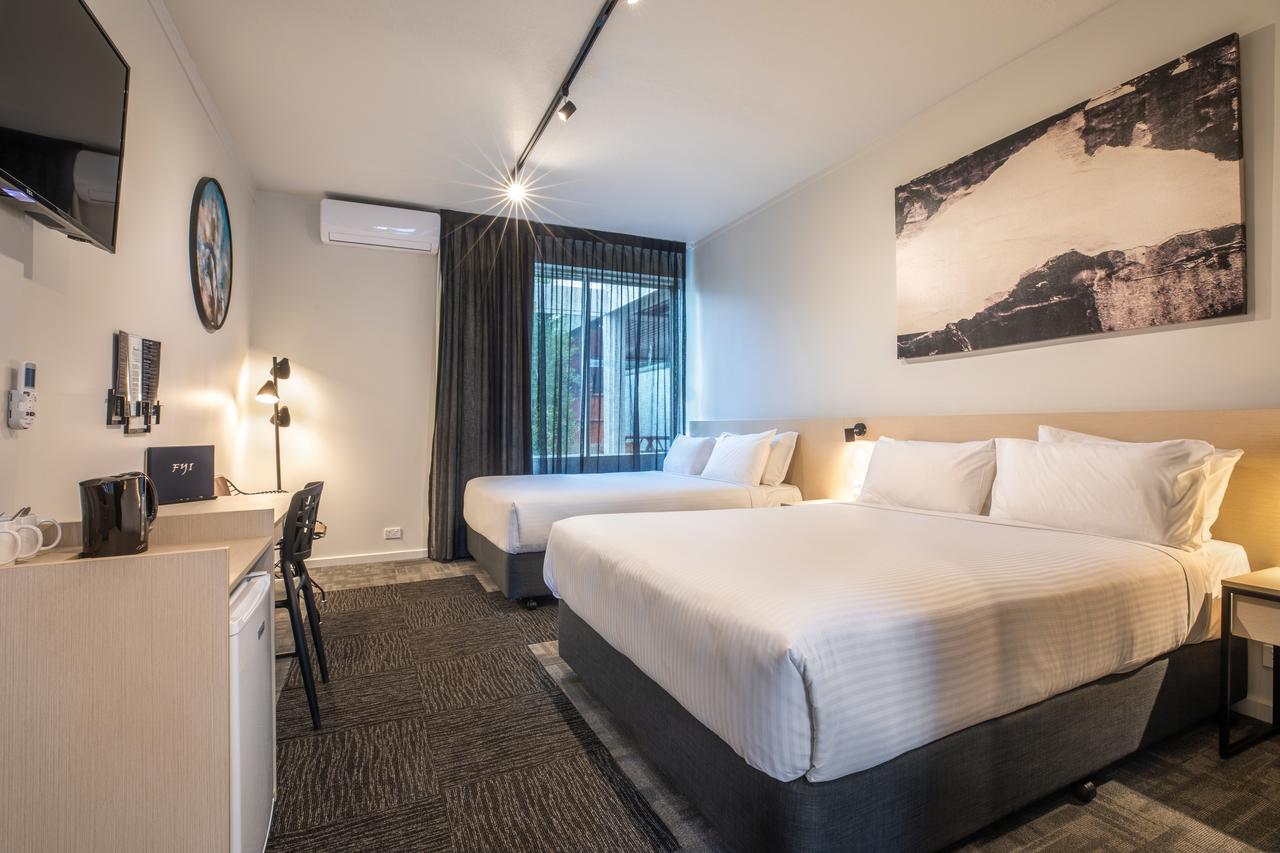  Accommodation Main Beach