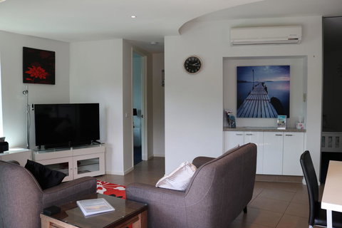 130 At The Waves - Accommodation Main Beach 5