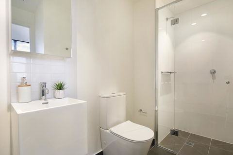 Experience Platinum Hotel Apartments - Accommodation Main Beach 27