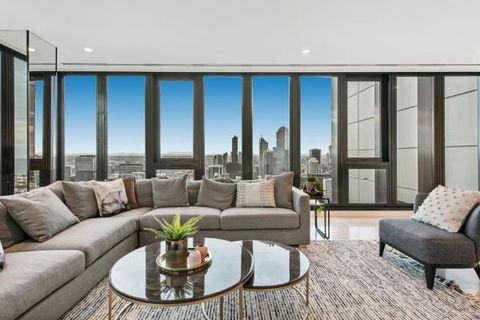 Experience Platinum Hotel Apartments - Accommodation Main Beach 16