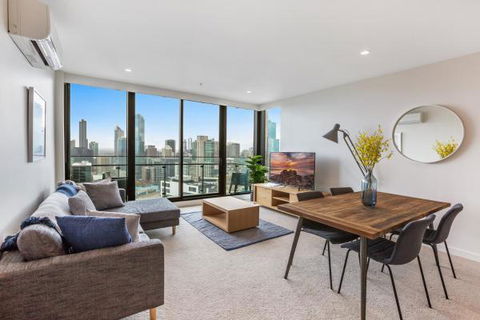 Experience Platinum Hotel Apartments - Accommodation Main Beach 0