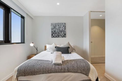 Experience Platinum Hotel Apartments - Accommodation Main Beach 4