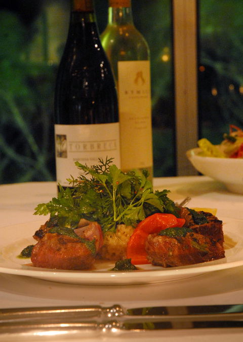 Chris\'s Beacon Point Restaurant & Villas - Accommodation Main Beach 13