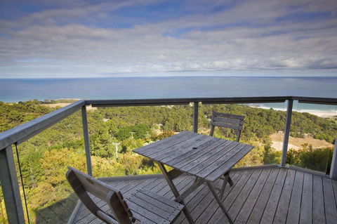 Chris\'s Beacon Point Restaurant & Villas - Accommodation Main Beach 1