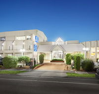 Ciloms Airport Lodge - Accommodation Main Beach