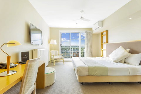 Deep Blue Hotel & Hot Springs - Accommodation Main Beach 41