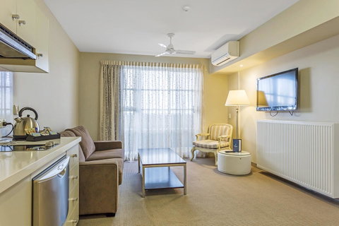 Deep Blue Hotel & Hot Springs - Accommodation Main Beach 42