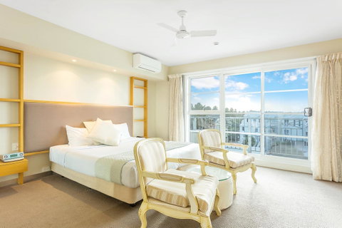 Deep Blue Hotel & Hot Springs - Accommodation Main Beach 11