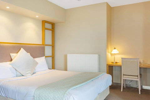 Deep Blue Hotel & Hot Springs - Accommodation Main Beach 36