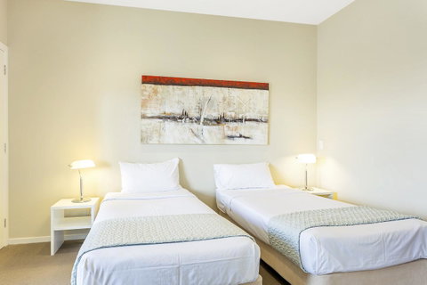 Deep Blue Hotel & Hot Springs - Accommodation Main Beach 30