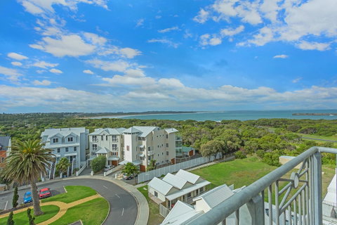 Deep Blue Hotel & Hot Springs - Accommodation Main Beach 28