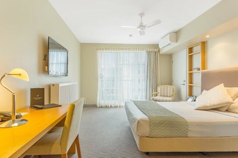 Deep Blue Hotel & Hot Springs - Accommodation Main Beach 27