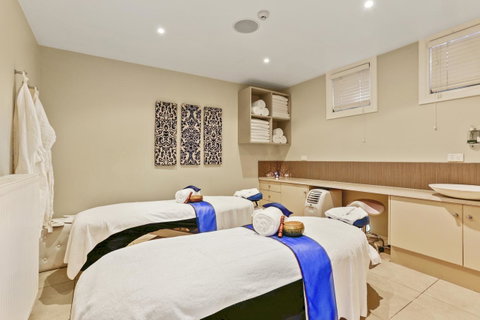 Deep Blue Hotel & Hot Springs - Accommodation Main Beach 19
