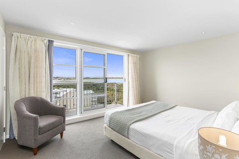 Deep Blue Hotel & Hot Springs - Accommodation Main Beach 26