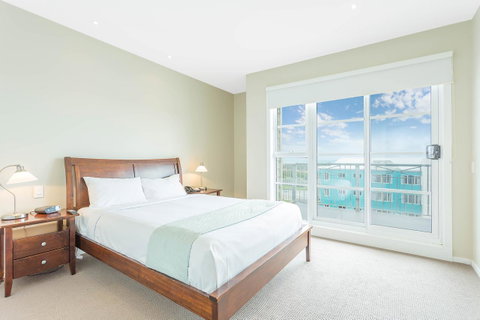 Deep Blue Hotel & Hot Springs - Accommodation Main Beach 33