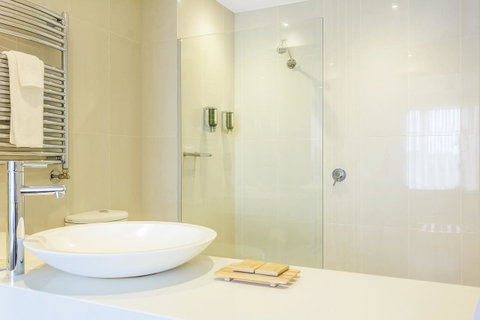 Deep Blue Hotel & Hot Springs - Accommodation Main Beach 10