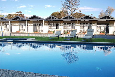 Mornington Motel - Accommodation Main Beach 0