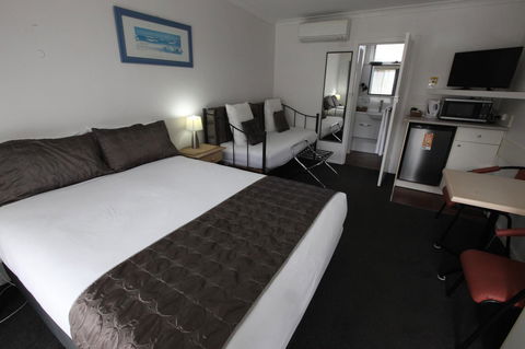 Mornington Motel - Accommodation Main Beach 1