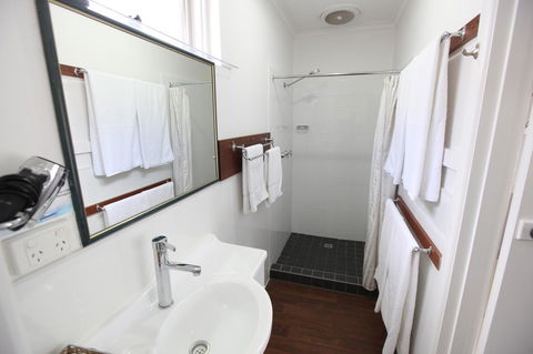 Mornington Motel - Accommodation Main Beach 6