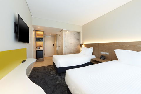 Holiday Inn Express Melbourne Southbank, An IHG Hotel - Accommodation Main Beach 11