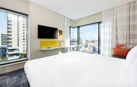 Holiday Inn Express Melbourne Southbank, An IHG Hotel - Accommodation Main Beach 2