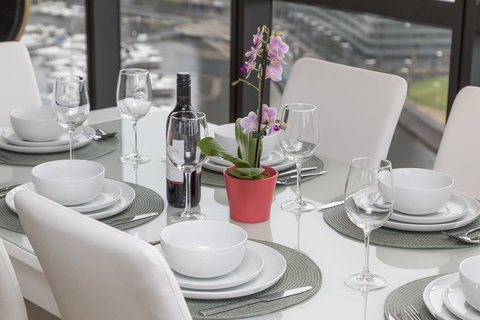 Best Views On Collins - Accommodation Main Beach 9