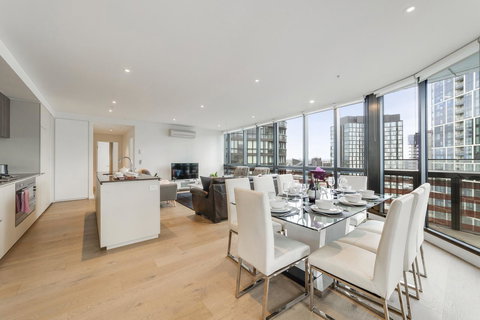 Best Views On Collins - Accommodation Main Beach 2