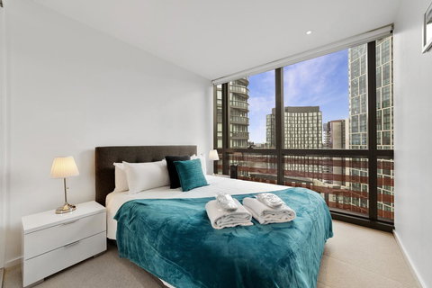 Best Views On Collins - Accommodation Main Beach 22