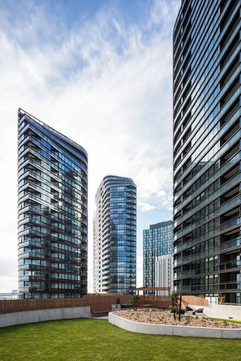 Winston Apartments Docklands - Accommodation Main Beach 4