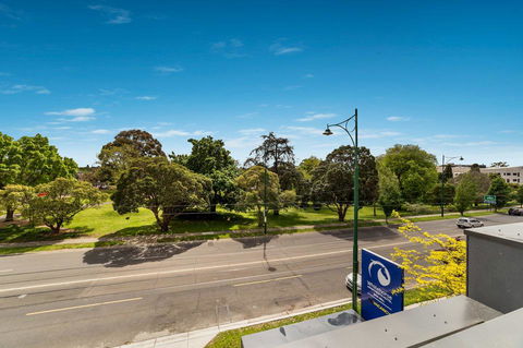 Whitehorse Apartments Hotel - Accommodation Main Beach 37
