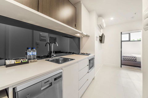 Whitehorse Apartments Hotel - Accommodation Main Beach 38