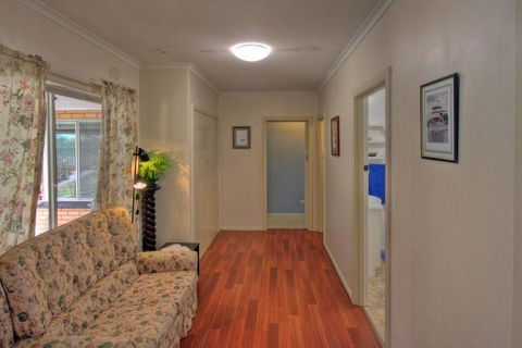 Jacaranda House - Accommodation Main Beach 5