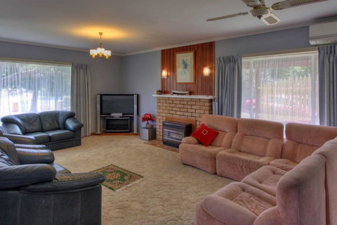 Jacaranda House - Accommodation Main Beach 1