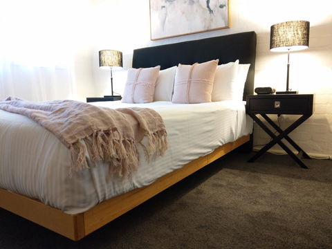 North Melbourne Retreat - Accommodation Main Beach 1