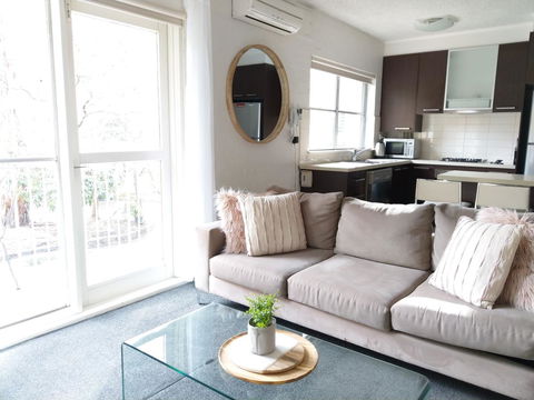 North Melbourne Retreat - Accommodation Main Beach 3