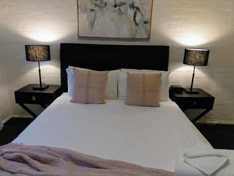 North Melbourne Retreat - Accommodation Main Beach 12