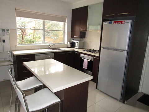 North Melbourne Retreat - Accommodation Main Beach 2