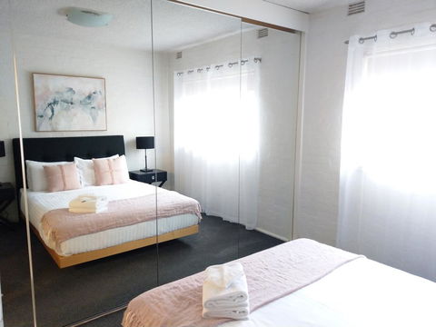 North Melbourne Retreat - Accommodation Main Beach 6