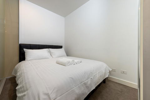 Amazing Accommodations: Vogue - Accommodation Main Beach 26