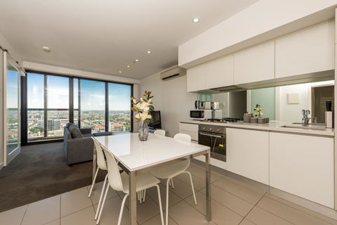 Amazing Accommodations: Vogue - Accommodation Main Beach 30