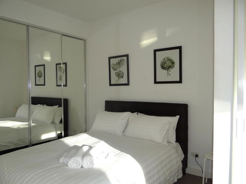 Amazing Accommodations: Vogue - Accommodation Main Beach 17