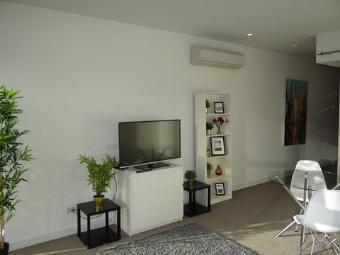 Amazing Accommodations: Vogue - Accommodation Main Beach 21